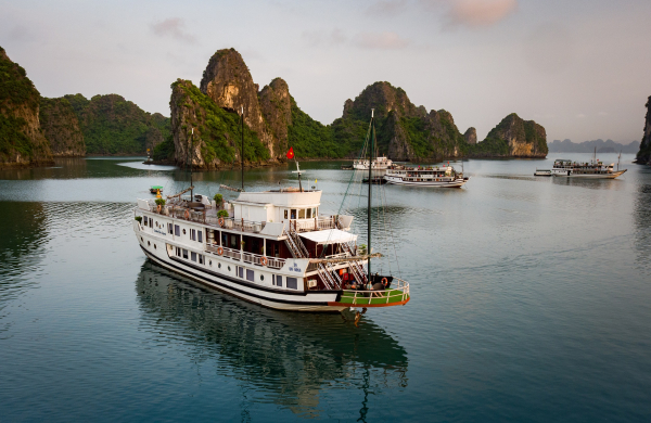 Croisière Ruby 4 étoiles  – Découvrez le confort et l’élégance – 3 jours 2 nuits – Baie d’Halong et baie de Lanha – Image 2