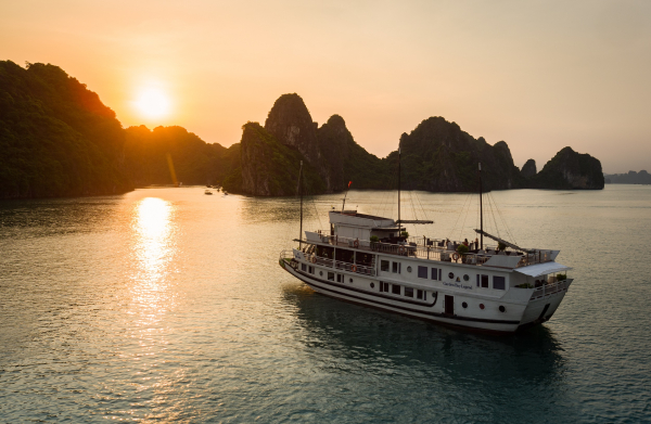 Croisière Ruby 4 étoiles  – Découvrez le confort et l’élégance – 3 jours 2 nuits – Baie d’Halong et baie de Lanha