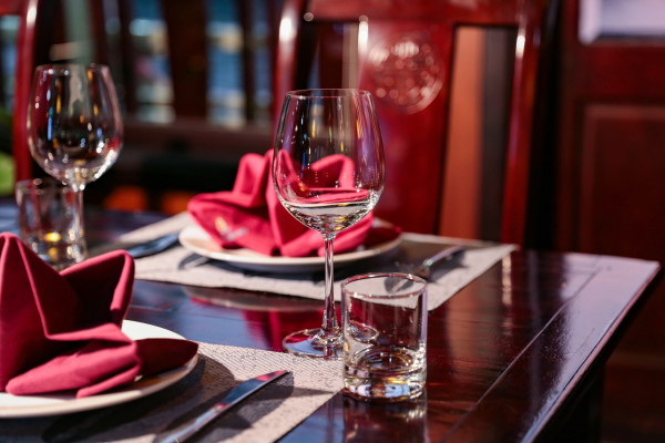 Croisière Ruby 4 étoiles  – Découvrez le confort et l’élégance – 3 jours 2 nuits – Baie d’Halong et baie de Lanha – Image 4